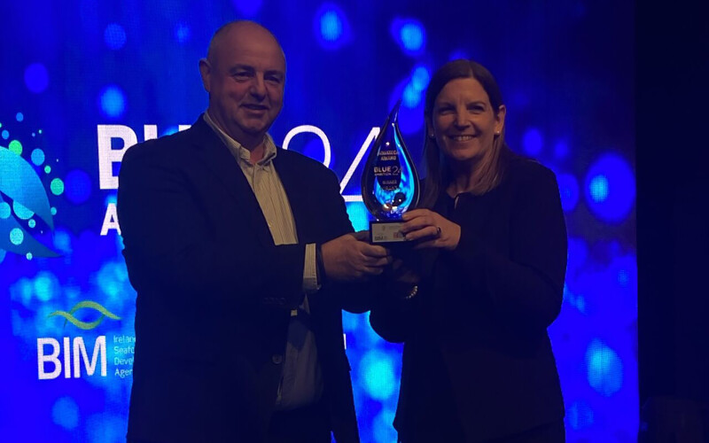 Auranta CEO John Cullen (left) being awarded Bord Iascaigh Mhara's Aquatech Business of the Year