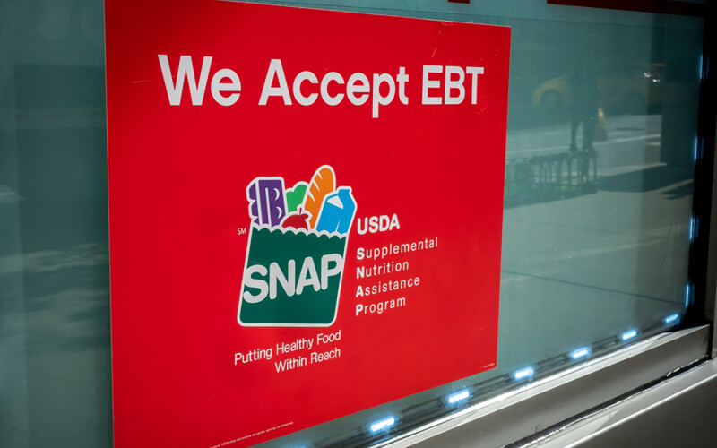 A sign outside of a 7-Eleven convenience store in New York City stating that the store accepts SNAP benefits