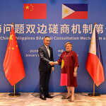 Chinese and Filipino diplomats meeting