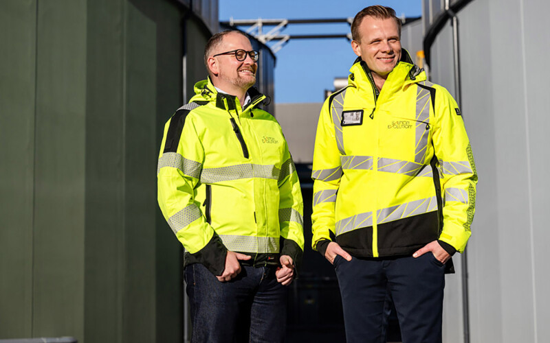 Two Salmon Evolution employees, including Salmon Evolution CEO Trond Håkon Schaug-Pettersen (right)