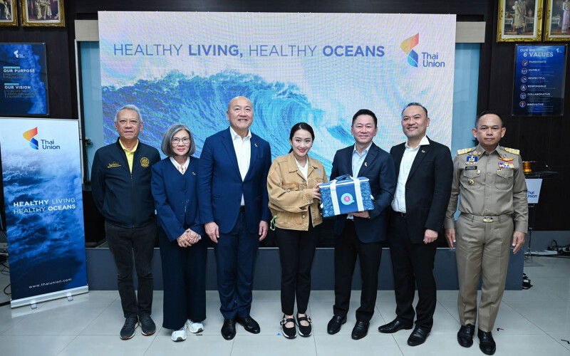 Thai Union staff with Thai Prime Minister Paetongtarn Shinawatra at one of the firm's seafood factories