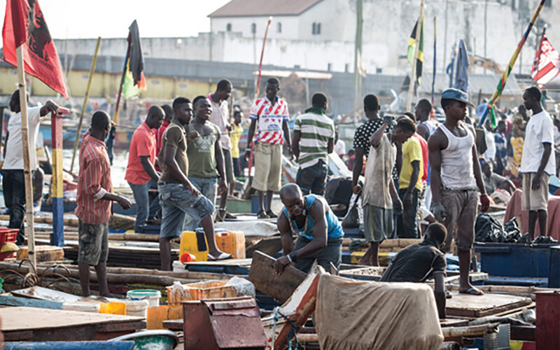 Canoe fishers at the Ghanaian port Elmina