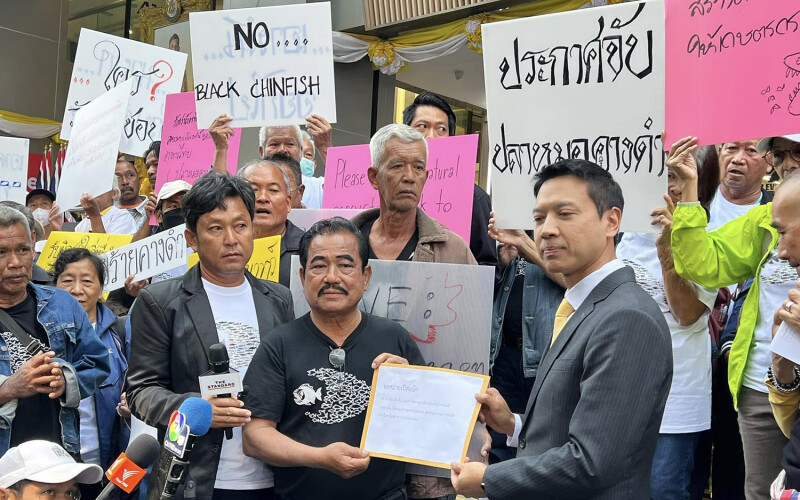 Thai fishers and fish farmers protesting against the spread of invasive blackchin tilapia