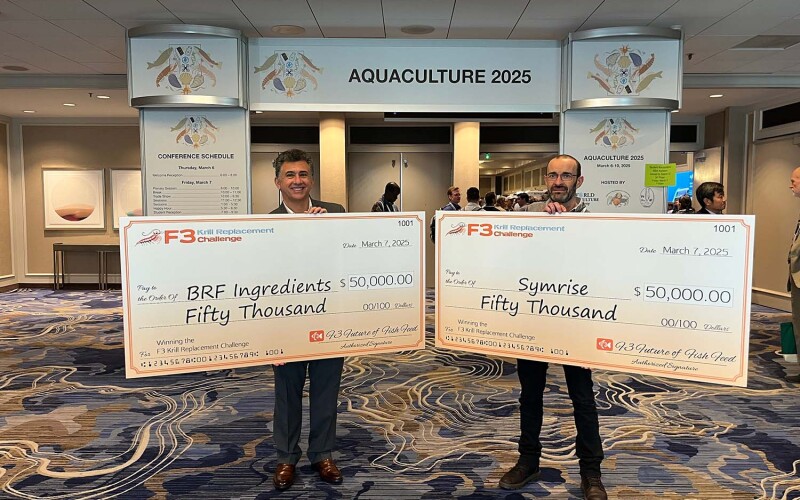 Representatives of BRF Ingredients and Symrise hold their prize checks