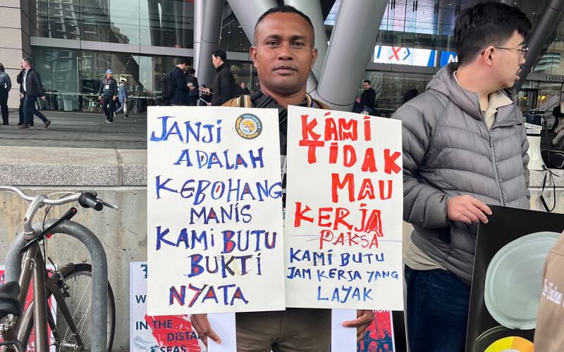 Silwanus, an Indonesian migrant fisher who lost two fingers in an accident aboard of Taiwanese tuna vessel, attended SENA to talk about how Wi-Fi would have protected him