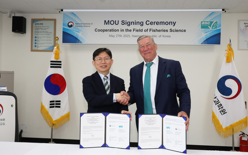 NIFS President Choi Yong-Seok and ASC CEO Chris Ninnes