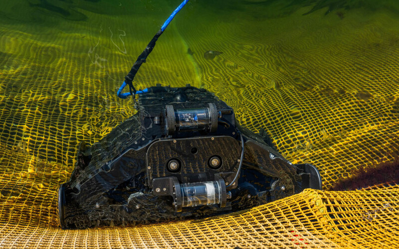 Remora Robotics net/cage-cleaning robot