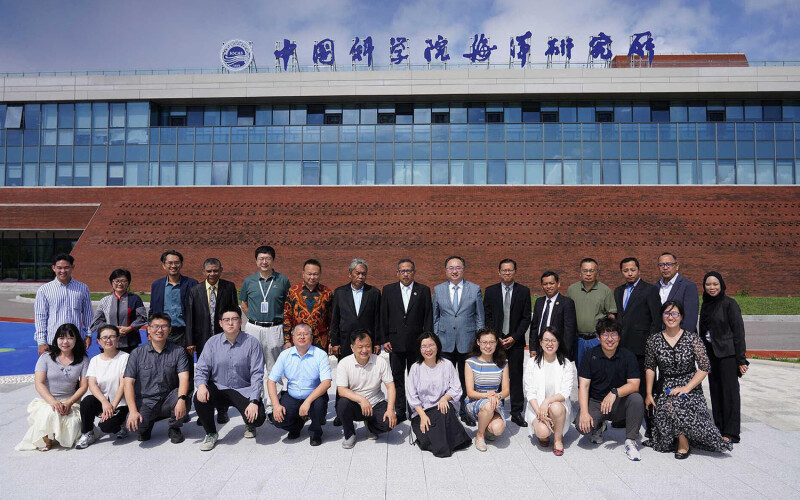 Chinese and Indonesian representatives gathering to discuss mariculture collaboration