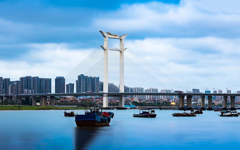 The Jinjiang Bridge in Quanzhou, China, with boats in the foreground