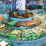 A live Hong Kong seafood market