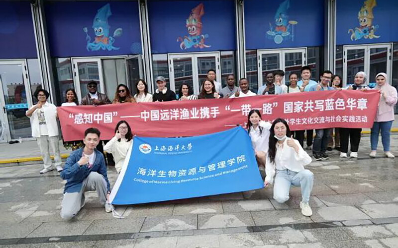 Students visiting the operations of Chinese distant-water fishery firms this summer