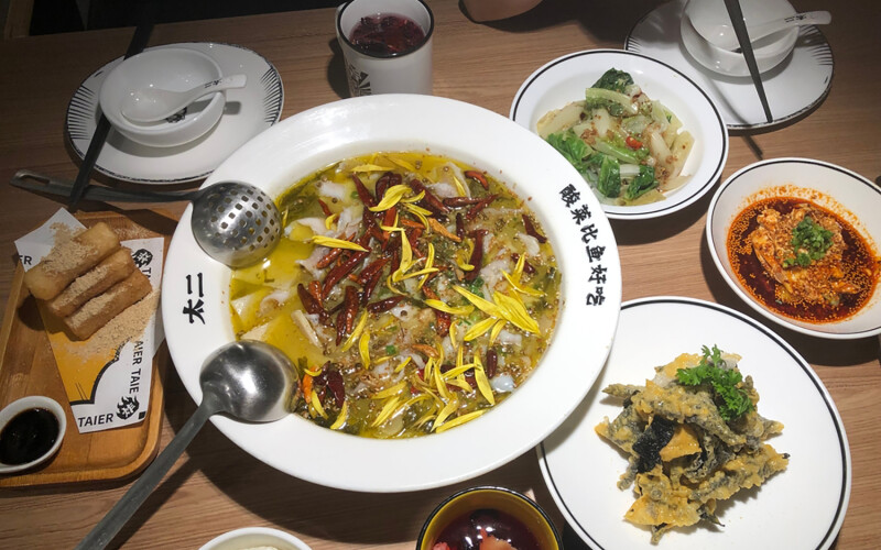 Tai Er offers a range of fish soups that feature species like pangasius, tilapia, snakehead, and shrimp