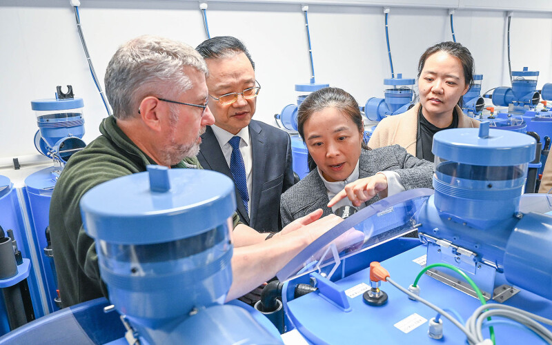 Scientists talking about aquaculture at NATIH