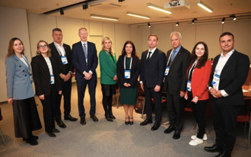 Officials with Sernapesca and Rosselkhoznadzor