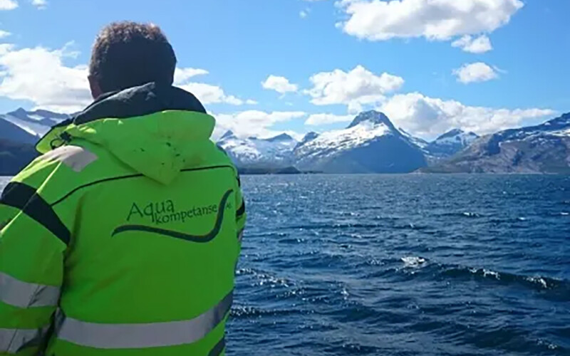 An Aqua Kompetanse employee on a boat