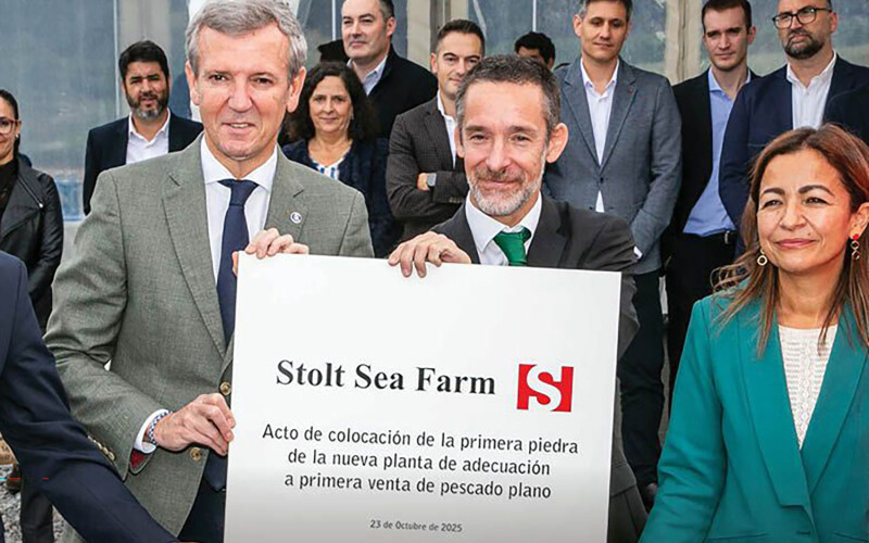 Stolt Sea Farm representatives celebrating the start of construction on a new processing and research center