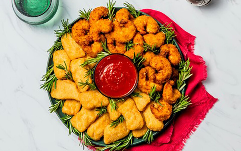 A wreath with shrimp and nuggets lining it