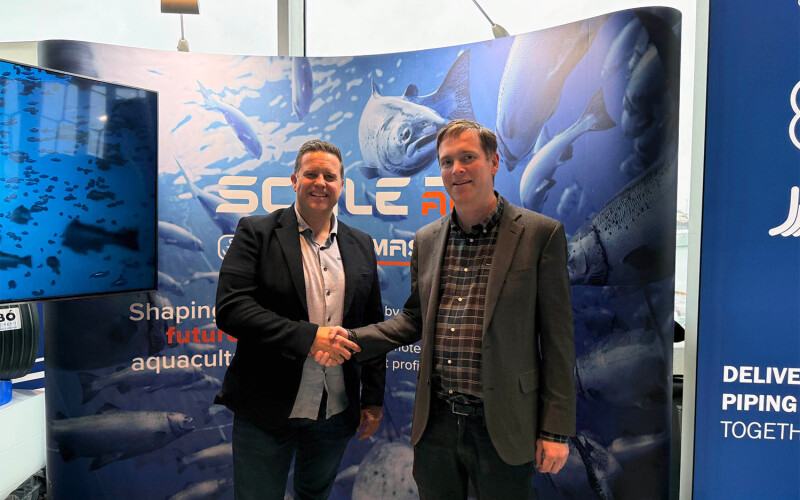ScaleAQ Senior Sales Manager Trond Karlsen and Laxey CTO Hallgrímur Steinsson shaking hands