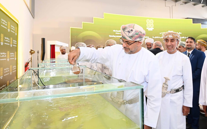 Omani officials showcasing the alternative feed used in the new plant