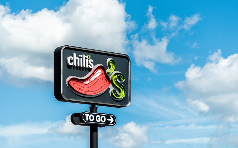A Chili's sign