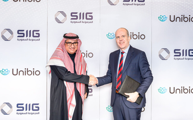 SIIG CEO Abdulrahman Alismail and Unibio CEO David Henstrom shake hands