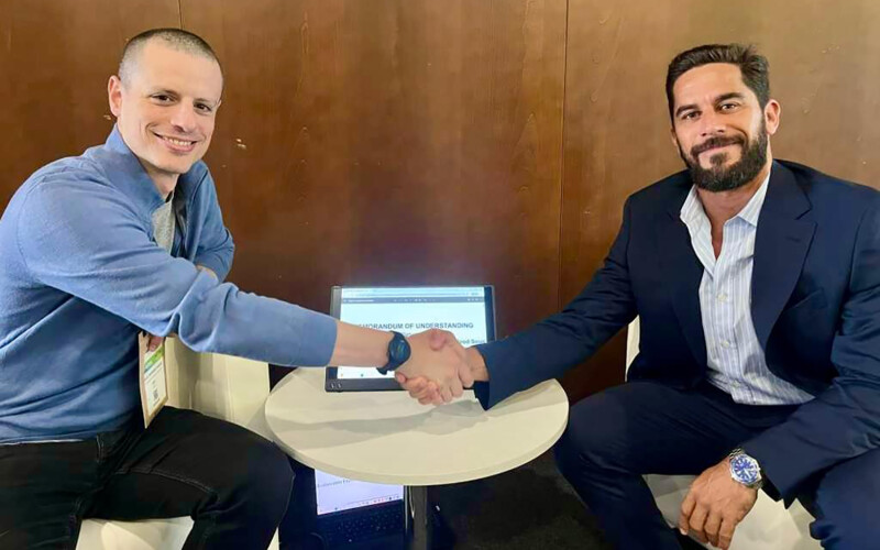 SFP Partnerships Engagement Specialist David Parreño Duque and Seafood Souq CEO Scott Chambers signing the agreement at the 2026 Seafood Expo Global