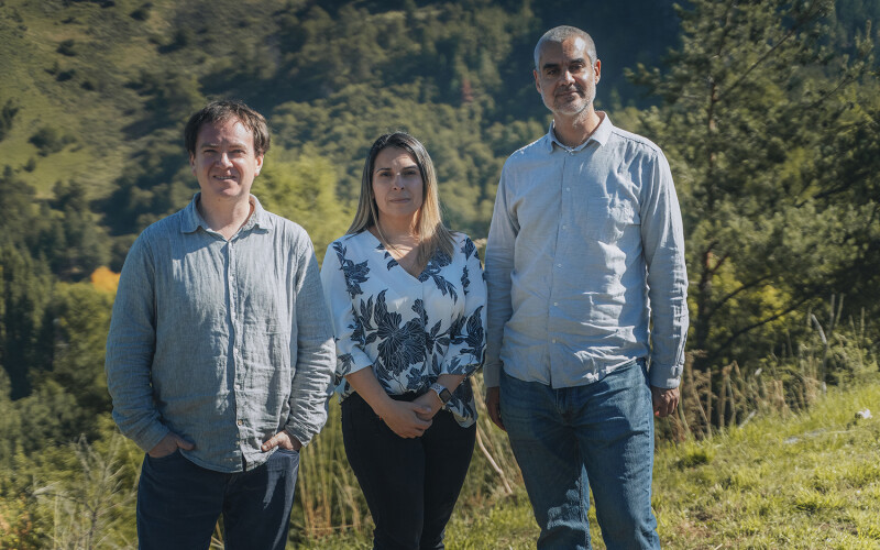 Aysén Recircular Founder Fernando Soto (left) with salmon-farming representatives
