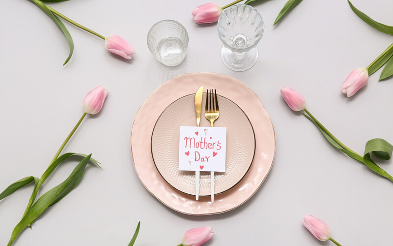 A plate with a Mother's Day card on it