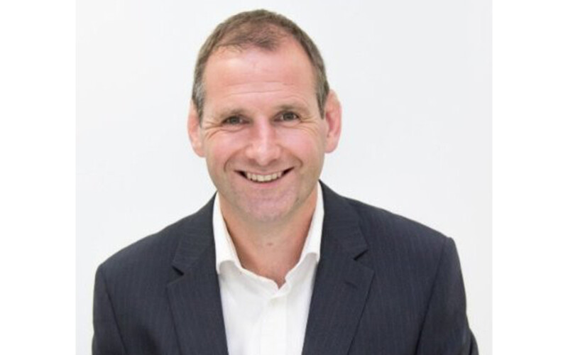 Headshot of Simon Harrison