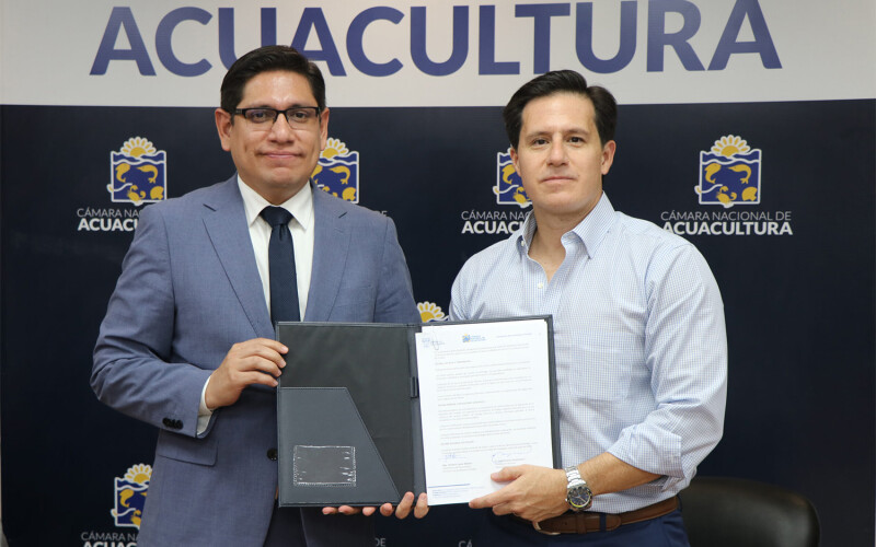 MAE Deputy Minister of Electricity and Renewable Energy Heriberto Javier Medina and CNA Executive President José Antonio Camposano