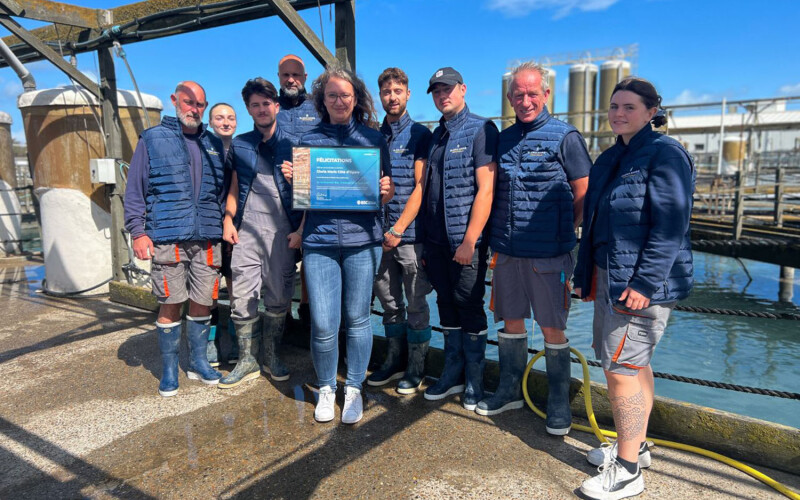 Gloria Maris Côte d’Opale representatives celebrating the certification