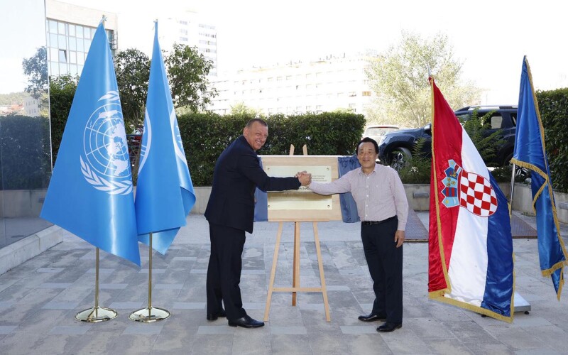 FAO Director-General QU Dongyu (right) and State Secretary Ivan Matijević