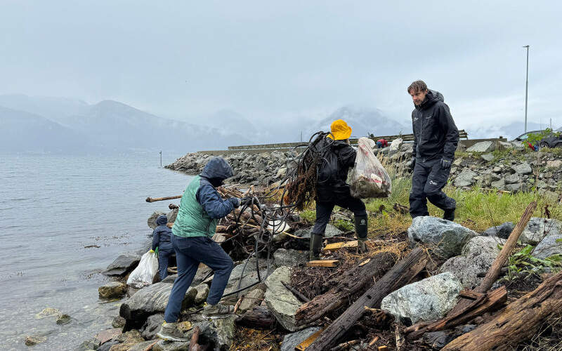 A group of volunteers cleaning up trash in a Norwegian fjord