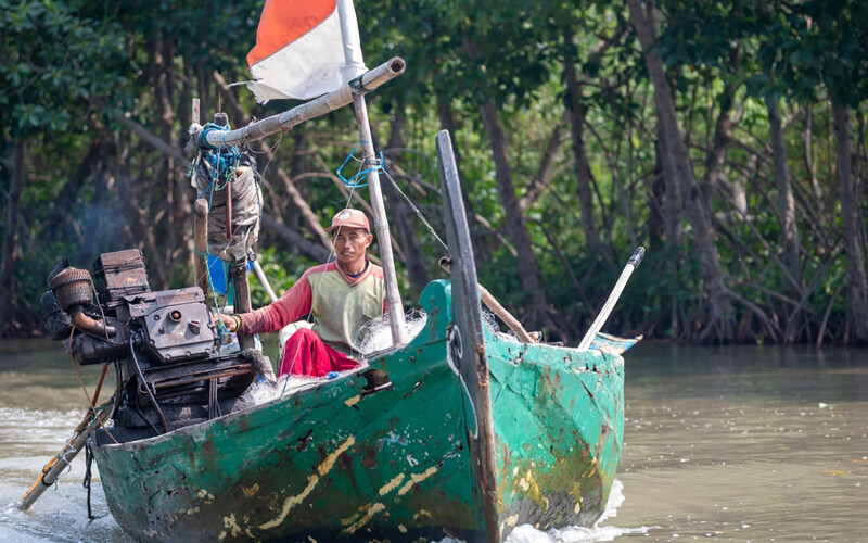 An Indonesian small-scale fisher