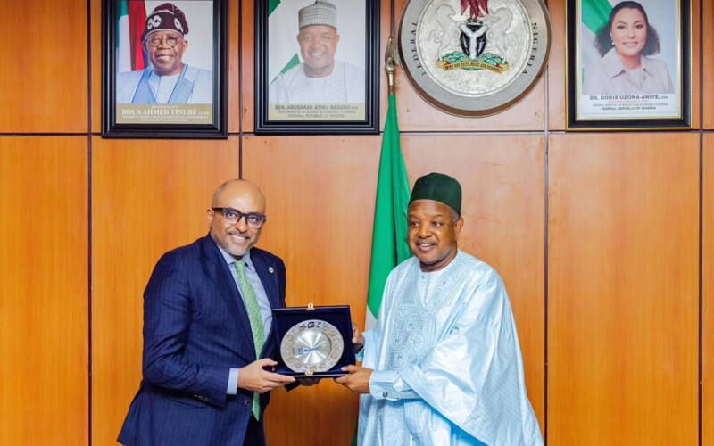 WorldFish Director General Essam Yassin Mohammed (left) and Nigeria’s Minister of Budget and Economic Planning, Senator Abubakar Atiku Bagudu, at the signing ceremony for the host country agreement in Abuja, Nigeria
