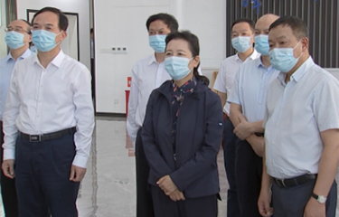 Fuzhou Hong Dong Fishery Chairman Lan Pingyong (far right) with Chinese Communist Party officials.