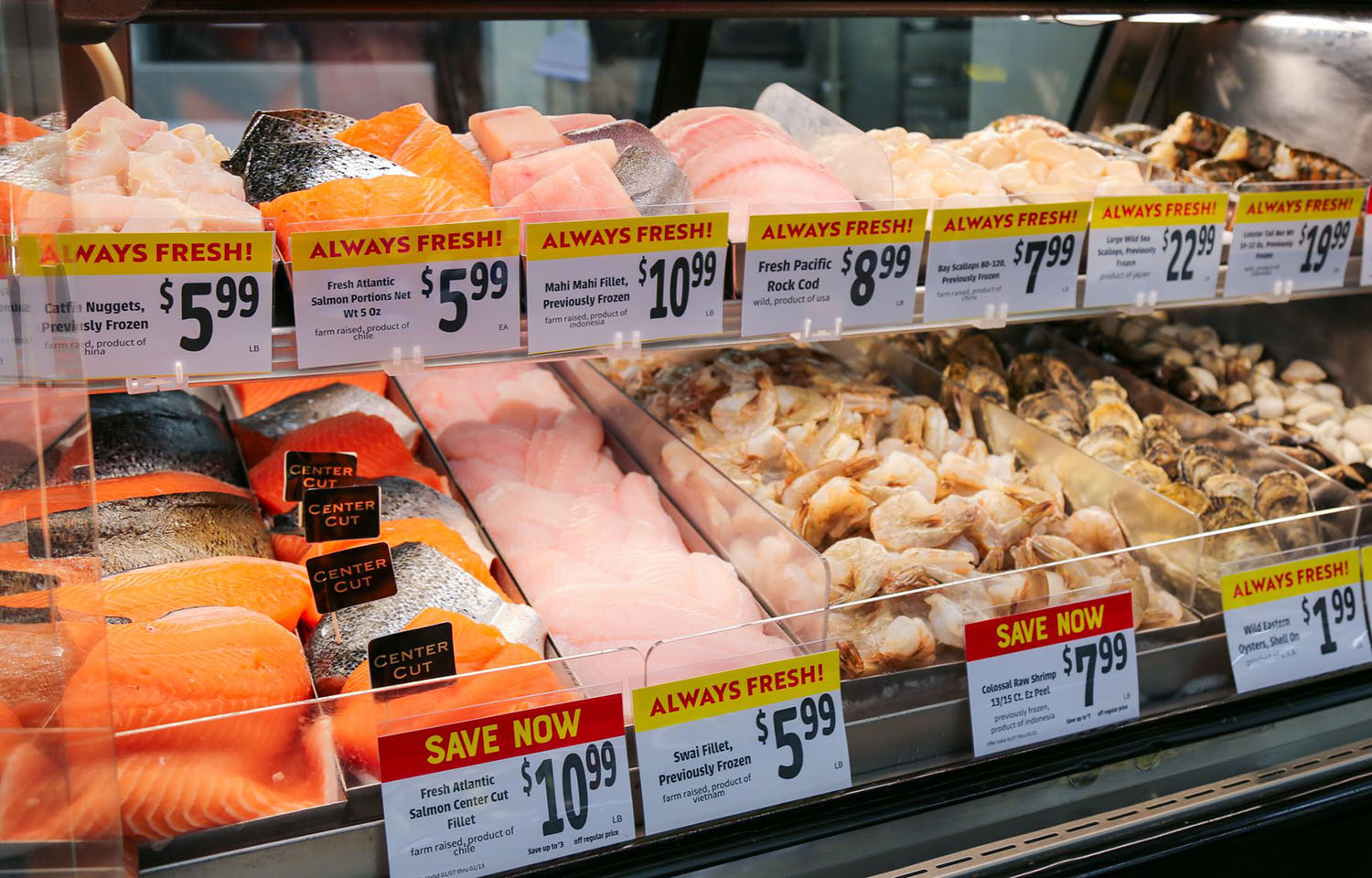 A fresh seafood case at a Save Mart grocery store