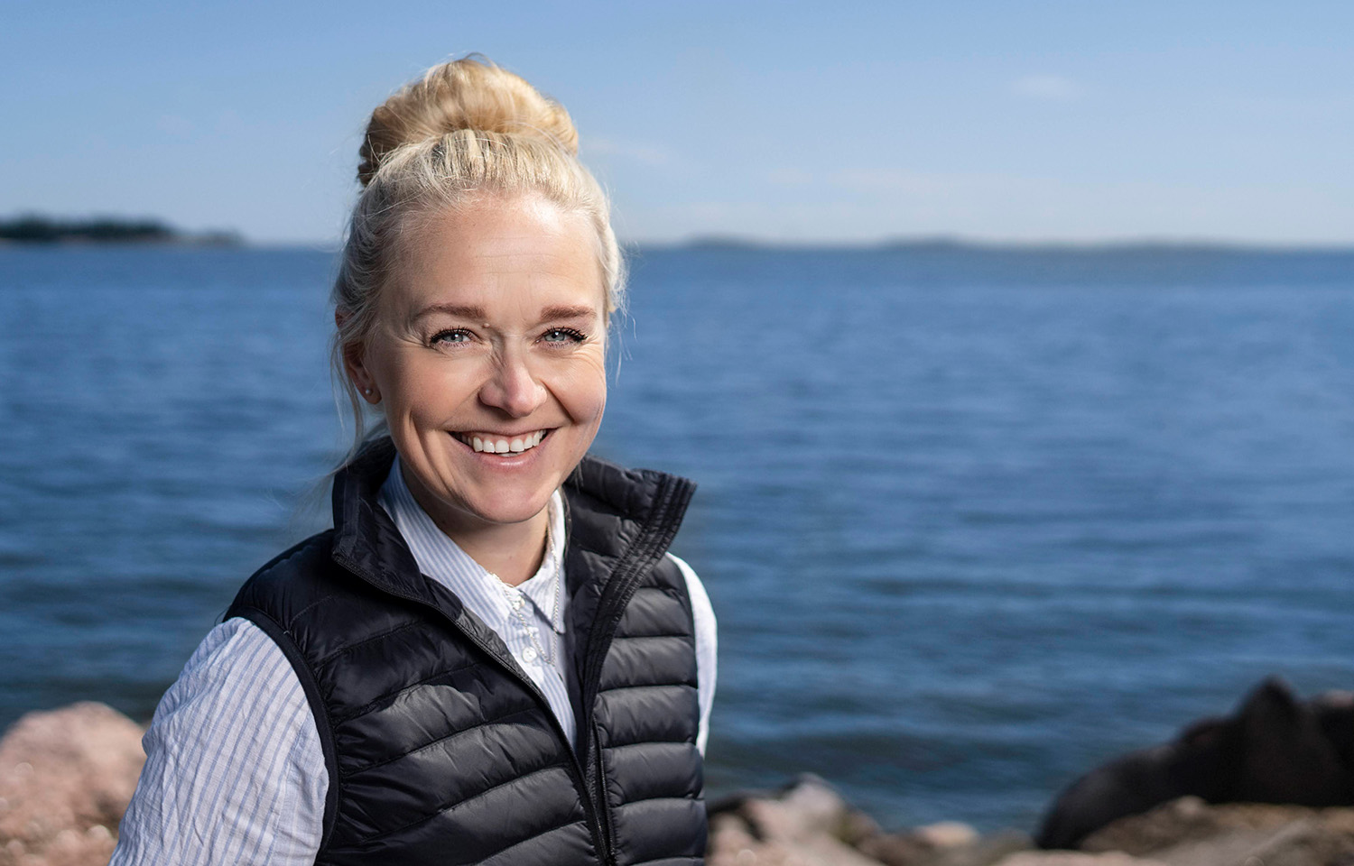 Michaela Lindström standing by the sea