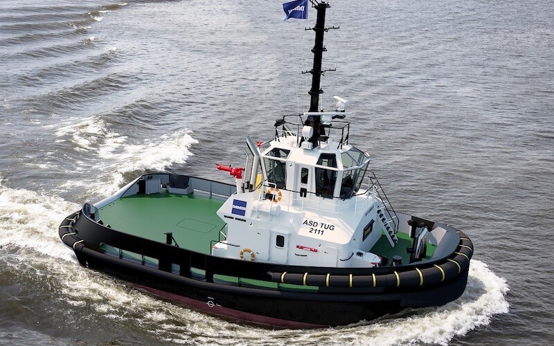 Tug boat doing tug boat stuff. : r/maritime